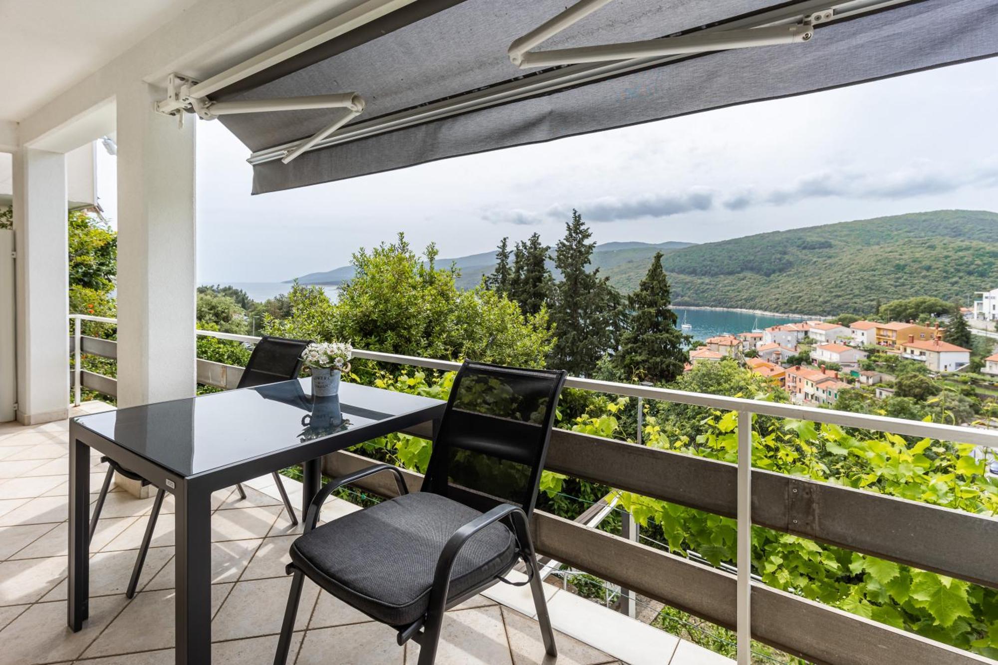 Apartments Sea View Рабац Экстерьер фото